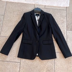 Classic light weight wool blazer.
